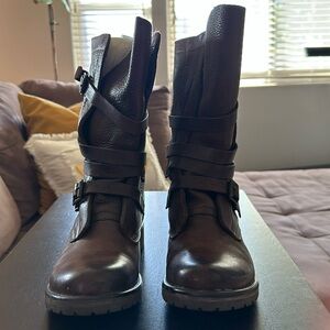 Banddit 7M. Leather upper. Rubber sole. Made in Mexico